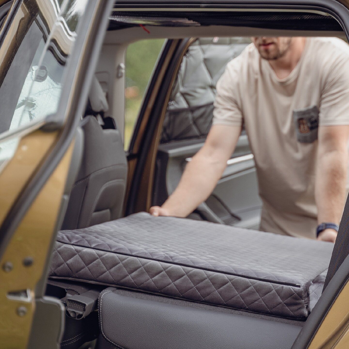 Jak prodloužit plochu na spaní v osobním autě